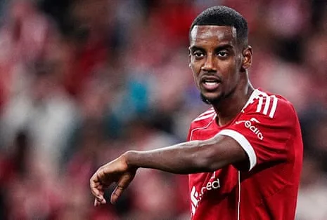 Isak's Debut Brings Glamour Amid Noticeable Rust